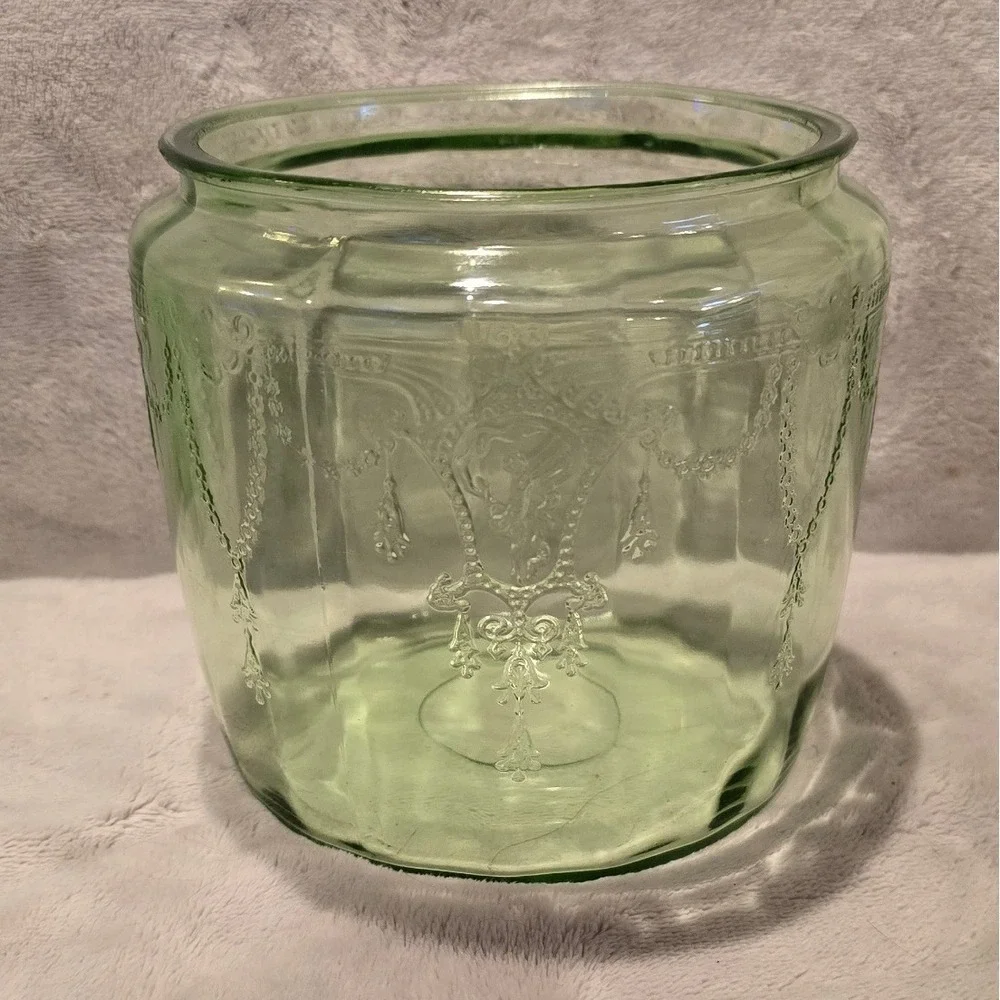 Vintage Anchor Hocking Cameo Green Depression Uranium Glass Cookie Jar‎